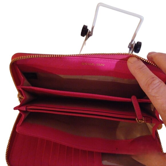 Michael Kors Wallet EUC - Picture 7 of 9